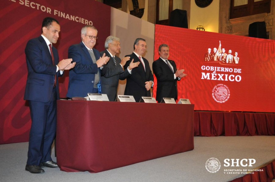 El gobierno de México, junto con el Banco de México y la iniciativa privada anunciaron una serie de acciones para impulsar el sector financiero en el país. Foto de presidencia.