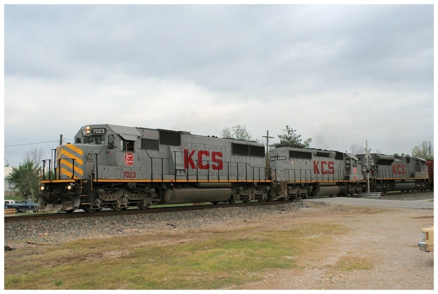 KCS sigue operando con normalidad, pero dijo estar preparado para atender una mayor demanda por su servicios de transporte de combustibles. Foto de archivo.