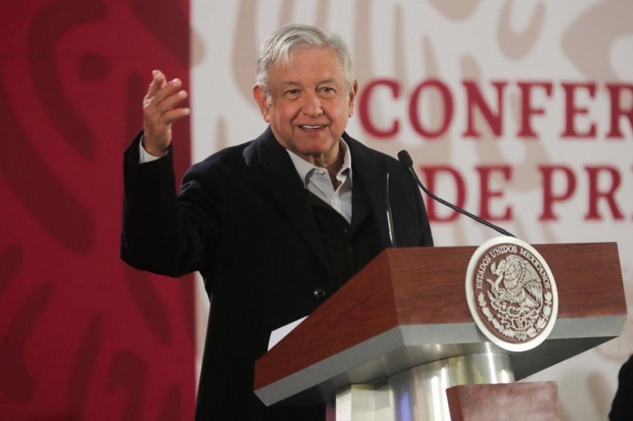 El presidente Andrés Manuel López Obrador dijo que su gobierno si perseguirá delitos con denuncias previos a su administración, por lo que en esos casos no aplicará la política de punto final. Foto Presidencia de la República.