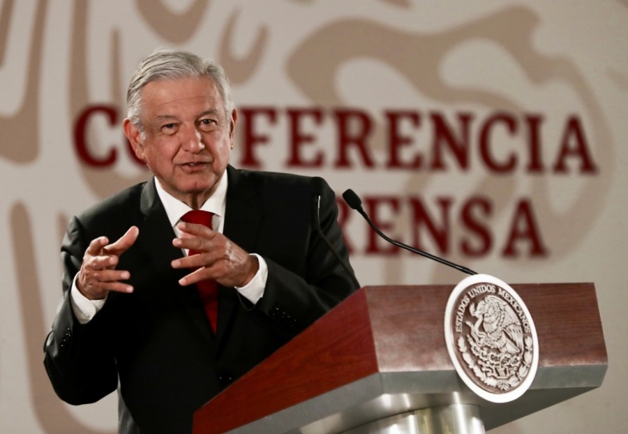 El presidente Andrés Manuel López Obrador adelanta que el gobierno dará apoyos financieros adicionales a Pemex, CFE. Foto de Presidencia.