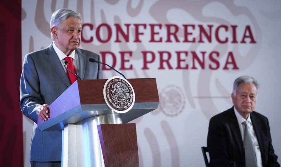 El presidente Andrés Manuel López Obrador presentó el plan que implementará su gobierno para rescatar a la CFE y mejorar el servicio de energía electrica en el país. Foto cortesía de presidencia