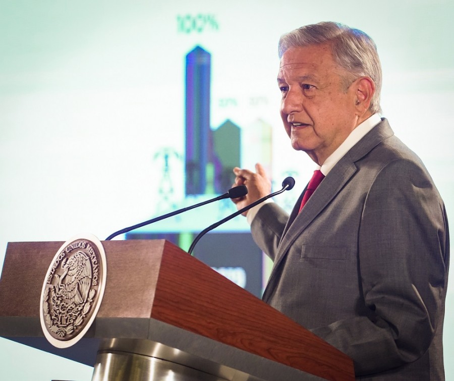 El presidente Andrés Manuel López Obrador dijo que buscará negociar los compromisos adquiridos por empresas privadas con la CFE. Foto cortesía de presidencia.