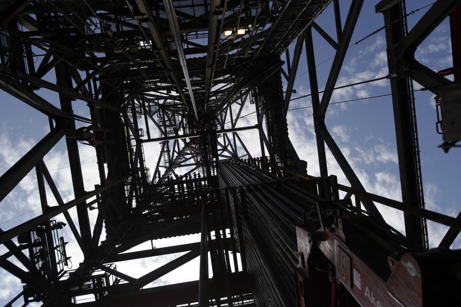 Técnicos calificados ayudaron a Pemex, hace unos años, a regresar al mercado de coberturas petroleras a fin de que la empresa pudiese asegurar ingresos mínimos por ventas de crudo en mercados de exportación. Foto AP/Dario Lopez-Mills.