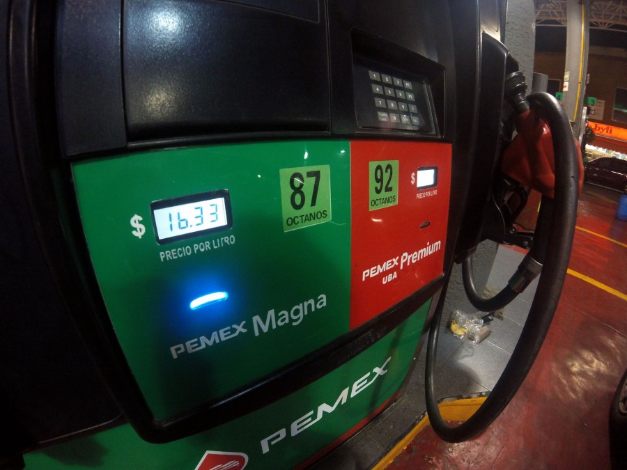 El gobierno de México eleva el estímulo fiscal a los precios de la gasolina de bajo octanaje y el diésel, para evitar mayores incrementos de precios. Foto de archivo. 