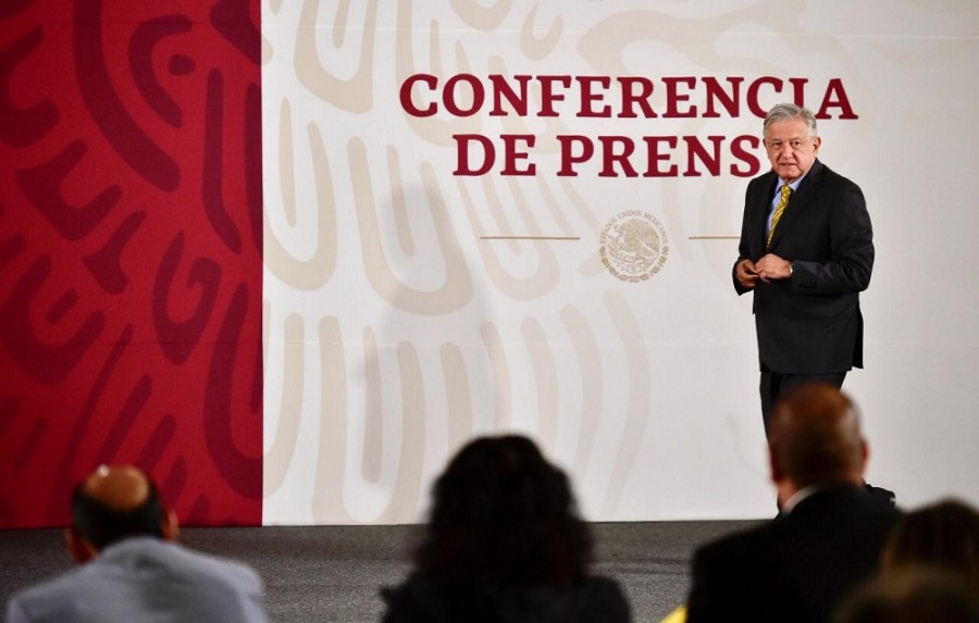 El presidente Andrés Manuel López Obrador dijo que pedirá a la banca mayor comeptencia para impulsar el crecimiento económico del país. Foto cortesía de presidencia. 