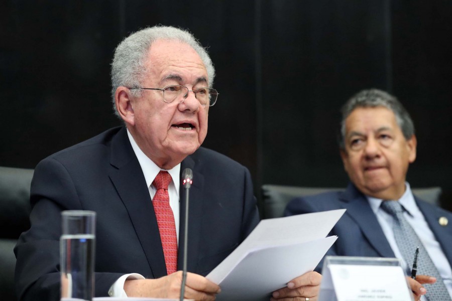 Javier Jiménez Espriú, el titular de la SCT, reconoce que no hay evidencias de corrupción en la construcción del NAIM, pese a la visión del presidente. Foto del Senado. 