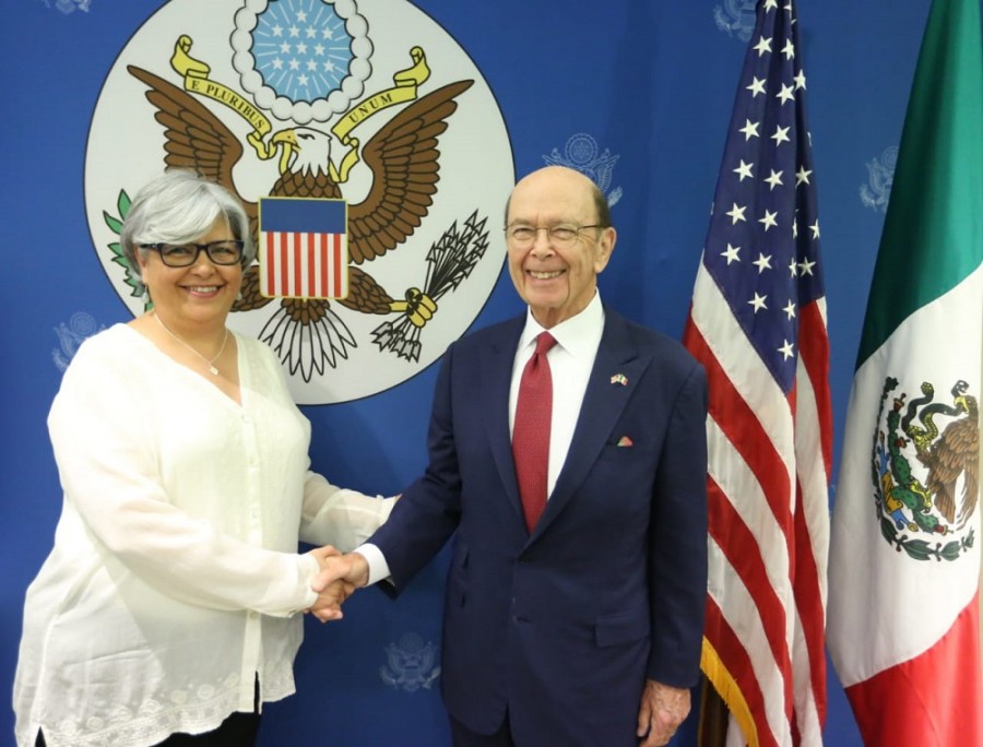 Graciela Márquez, la secretaria de Economía, junto a Wilbur Ross, el secretario de Comercio de Estados Unidos. Foto cortesía de la Secretaría de Economía.