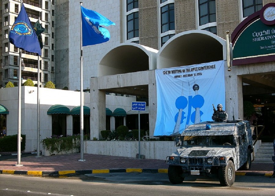 Hotel de Kwait donde se llevó a cabo una de las reuniones usuales del cartel petrolero OPEP. Foto de archivo.