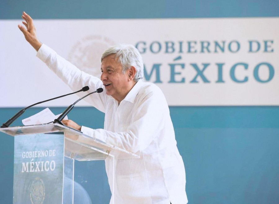 El presidente Andrés Manuel López Obrador durante un mitin celebrado en el estado de Campeche, como parte de la entrega de recursos de programas sociales. Foto de Presidencia. 