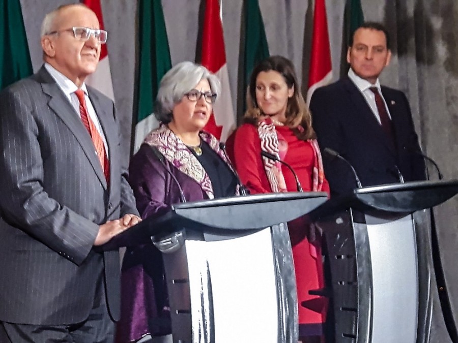 Una delegación de funcionarios de México, liderada por Jesús Seade y Graciela Márquez (los dos primeros de izquierda a derecha en la imagen) viaja a Canadá y EUA para poner fin a los aranceles que el gobierno de Trump cobra a los metales. Foto de Economía. 