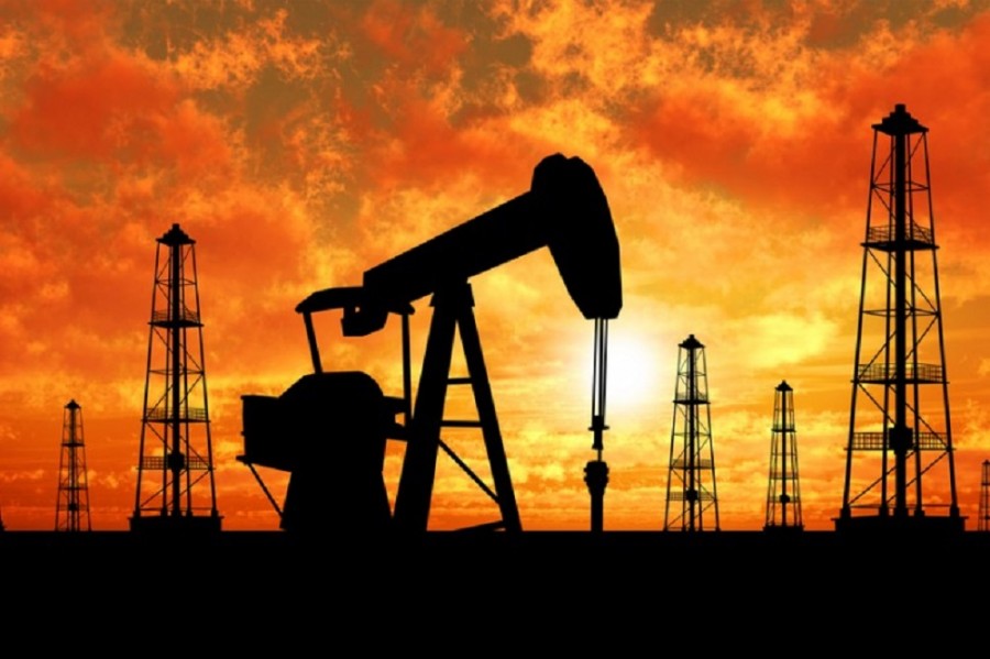 El precio del barril de petróleo estadounidense, o West Texas Intermediate (WTI), cerró en 51.14 dólares, su nivel más bajo en casi cinco meses, o con una pérdida de 4%. Foto de archivo. 