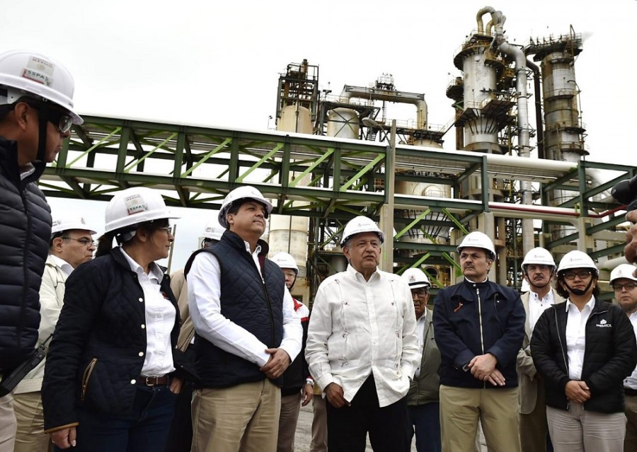 El gobierno de López Obrador podría presentar un plan de negocios de Pemex que está obligado a convencer a muchos escépticos de que es viable el rescate de la petrolera. Foto de archivo.