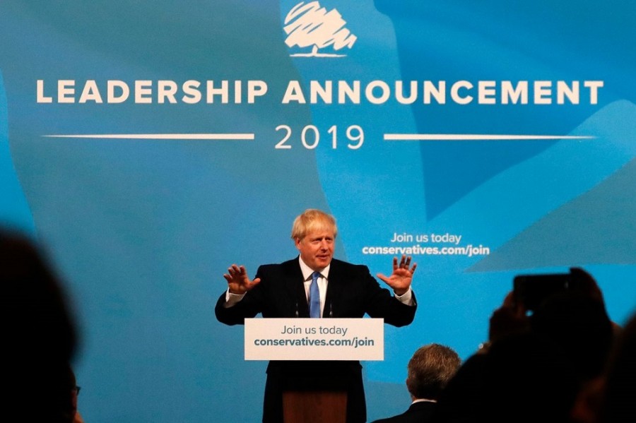 Boris Johnson habla después de ser elegido el nuevo líder del Partido Conservador en Londres el martes. Foto AP/Frank Augstein.