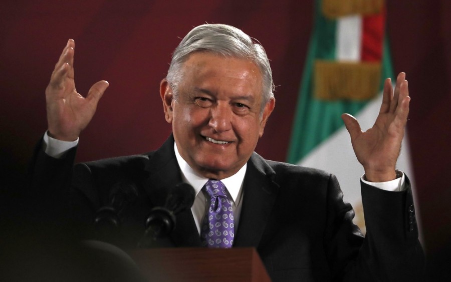 Pese a lo que se piensa, los mercados locales tuvieron un buen desempeño en el primer año de mandato de Andrés Manuel López Obrador. Foto de AP/Marco Ugarte