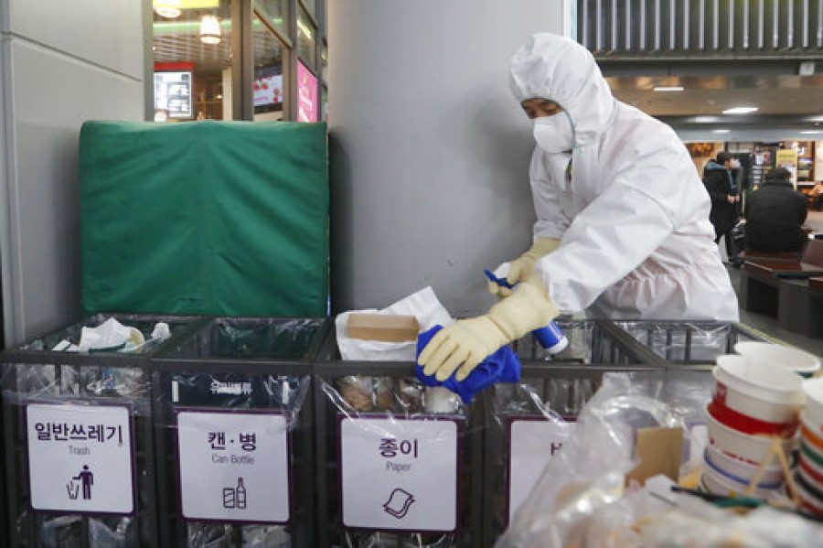 Hasta ahora, el nuevo virus ha dejado 56 muertos en China. Foto: AP/ Ahn Young-joon.