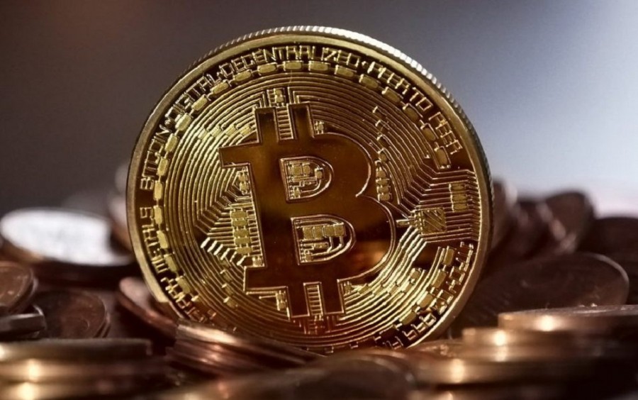 El precio del bitcoin ha alcanzado niveles no vistos desde 2017, pero analistas difieren que el reciente rally sea igual al de hace tres años. Foto archivo