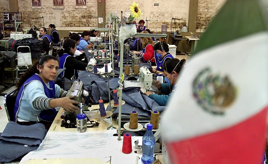 La llegada de inversiones directas a México se desploma en el tercer trimestre del año, como resultado de las afectaciones ocasionadas por la pandemia de covid-19. Foto de AP/Guillermo Arias.