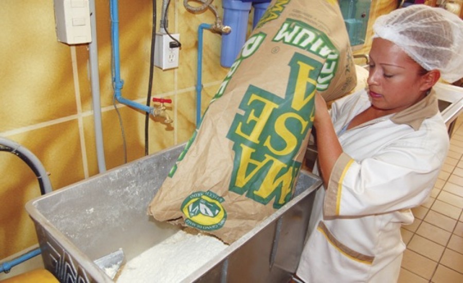 En noviembre, López Obrador hizo un llamado “amistoso” a los dos principales productores de harina de maíz del país, Gruma y Minsa, a evitar un incremento en los precios. Foto Gruma