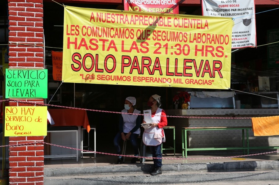 En México, la oferta de financiamiento al sector de pequeñas y medianas empresas es realmente baja y, a raíz de la pandemia, la demanda de crédito también ha disminuido un poco, lo que obligó a todas las empresas a reequilibrar sus finanzas. Foto AP/Ginnette Riquelme