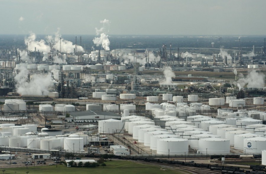 Petróleos Mexicanos, la empresa petrolera estatal de México, compró por 600 millones de dólares el resto de la refinería Deer Park de la empresa internacional Royal Dutch Shell. Foto AP 