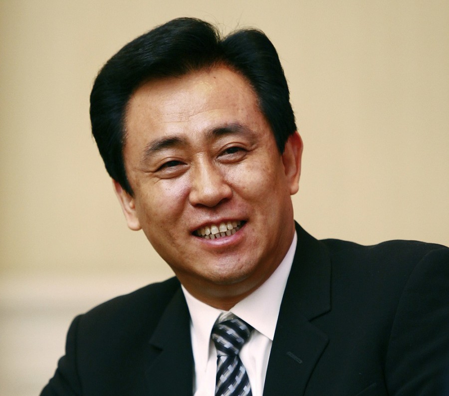 Xu Jiayin, presidente de Evergrande Group, apuesta al mercado eléctrico para fortalecer su emporio. Foto de Chinatopix vía AP