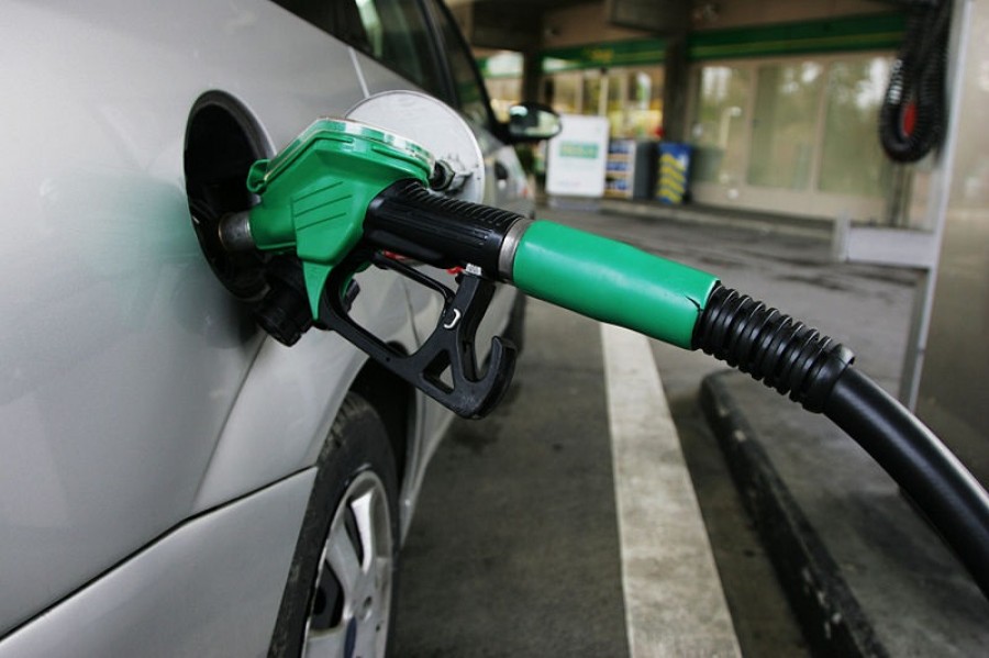 México reduce el subsidio para las gasolinas en el país, aunque sube el del diésel. Foto archivo