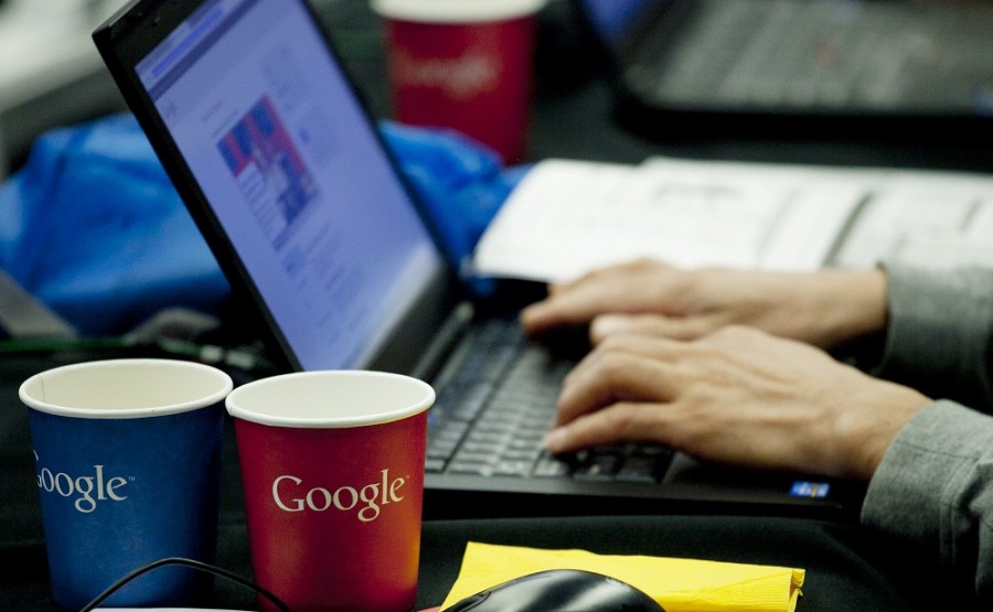 Google domina ampliamente en búsquedas y publicidad digital. Foto AP/Mark Lennihan