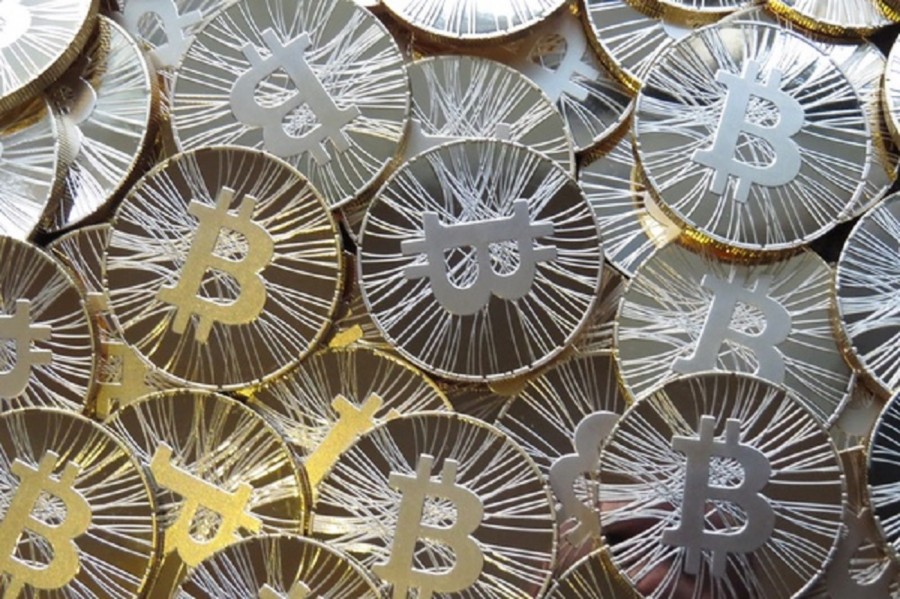 Oro, bitcoin brillan a raíz de alta inflación en EUA. Foto archivo