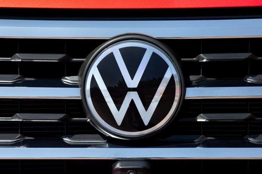 El sector automotriz sufre del desabasto de componentes como los semiconductores. Foto Volkswagen 