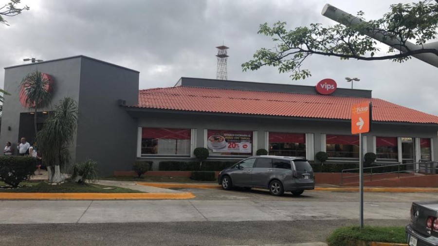 Alsea, con sede en Ciudad de México, dijo que la decisión del SAT, como se le conoce a la institución encargada de recaudar los impuestos en el país, ocurre luego de que el Tribunal Federal de Justicia Administrativa (TFJA) admitiera su demanda en contra de la resolución de la autoridad fiscal de embargarle sus cuentas. Foto Facebook/VIPSMX.