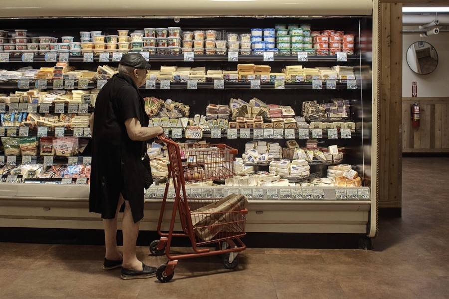 La inflación en EUA toma un respiro en julio y avanza menos que lo esperado por los analistas. Foto AP/Andres Kudacki