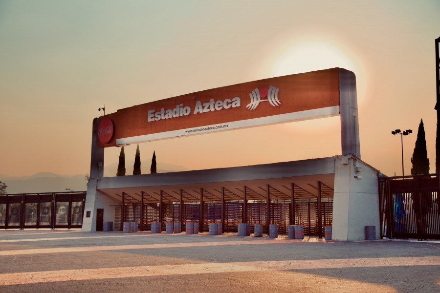 Entre los negocios que Televisa planea escindir y listar en la BMV mediante una nueva emisora está el Estadio Azteca. Foto archivo