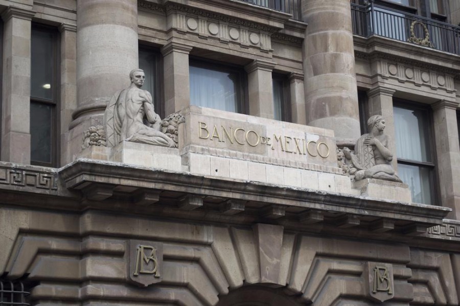 Banco de México mejora sus previsiones para el crecimiento de la economía en este año y el próximo. Foto archivo
