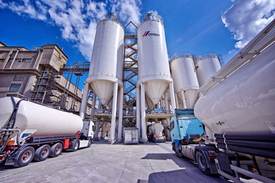 Cemex ahora está a un paso del grado de inversión tanto para Fitch Ratings como para S&P Global Ratings. Foto archivo