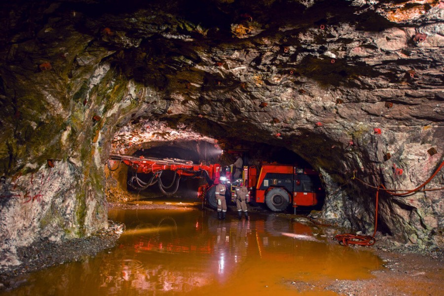 En el caso del cobre, el metal que representó más de 77% de las ventas totales de la división minera, la producción se vio afectada por el bloqueo de Cuajone, en Perú. Foto archivo