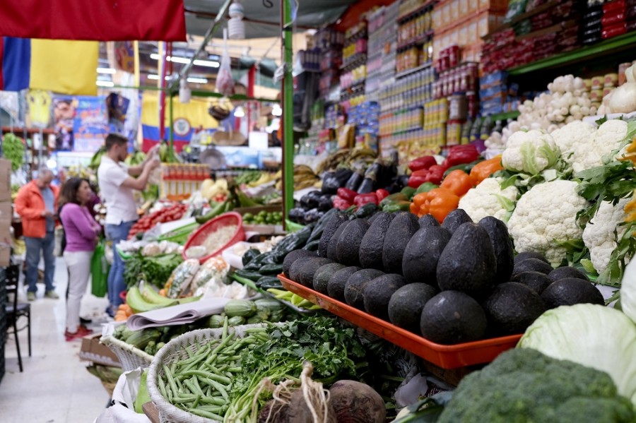 La inflación en México inicia el año al alza, presionado por cambios en los impuestos de algunos productos como cigarrillos, gasolinas y refrescos. Foto AP/Cristina Baussan