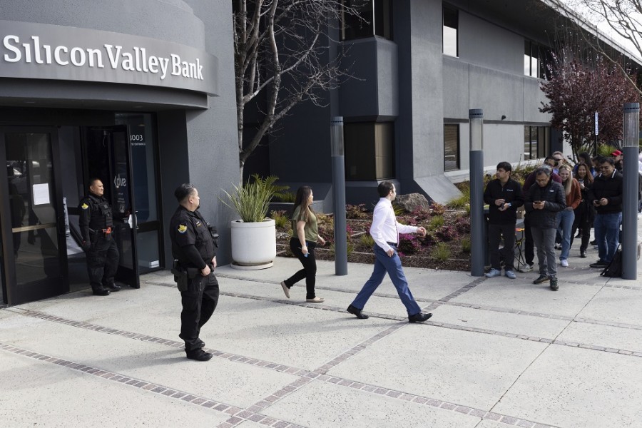 La CNBV dijo que los bancos en México están sanos y bien capitalizados, además tienen una apropiada diversificación respecto a sectores económicos atendidos. Foto AP/Benjamin Fanjoy