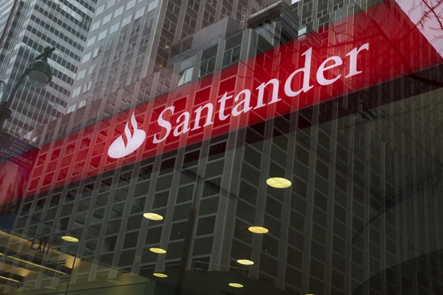Santander Asset Management anunció el lanzamiento de una nueva gestora de fondos centrados en activos alternativos. Foto de AP/Mark Lennihan