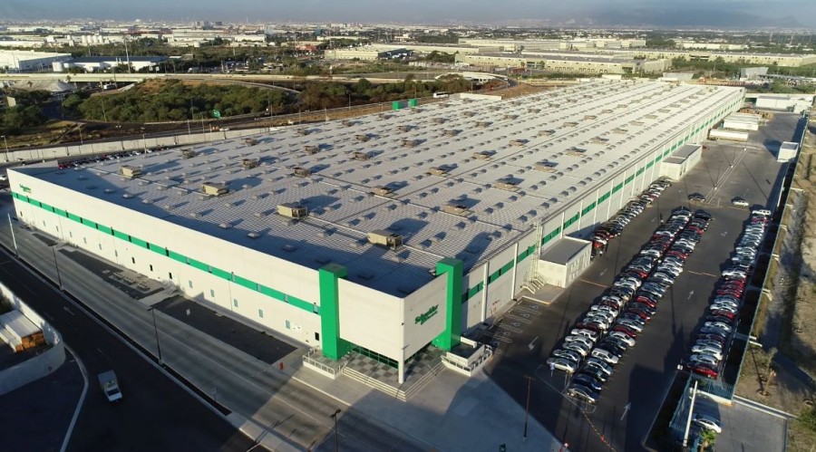 La expansión tiene como eje central la instalación de un almacén de nueve mil metros cuadrados para una mayor capacidad de producción y almacenaje. Foto Schneider Electric
