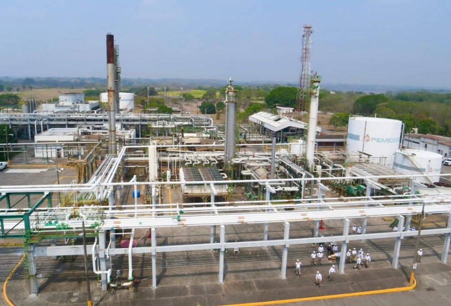 La agencia confirmó la calificación crediticia de Pemex en escala local de ‘HR AAA’, o el nivel más alto en su escala de activos con grado de inversión. La perspectiva fue ratificada también como ‘estable’. Foto Twitter/Pemex