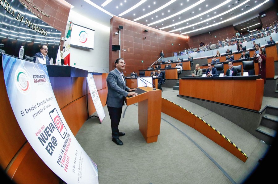 El sondeo de Infosel y Axis negocios de mayo reveló que la mayoría de los participantes no cree que el presidente Andrés Manual López Obrador y su partido, Movimiento Regeneración Nacional (Morena), alcancen las dos terceras partes de los escaños que necesitan para poder reformar la Constitución en septiembre del próximo año. Foto Twitter/@senadomexicano
