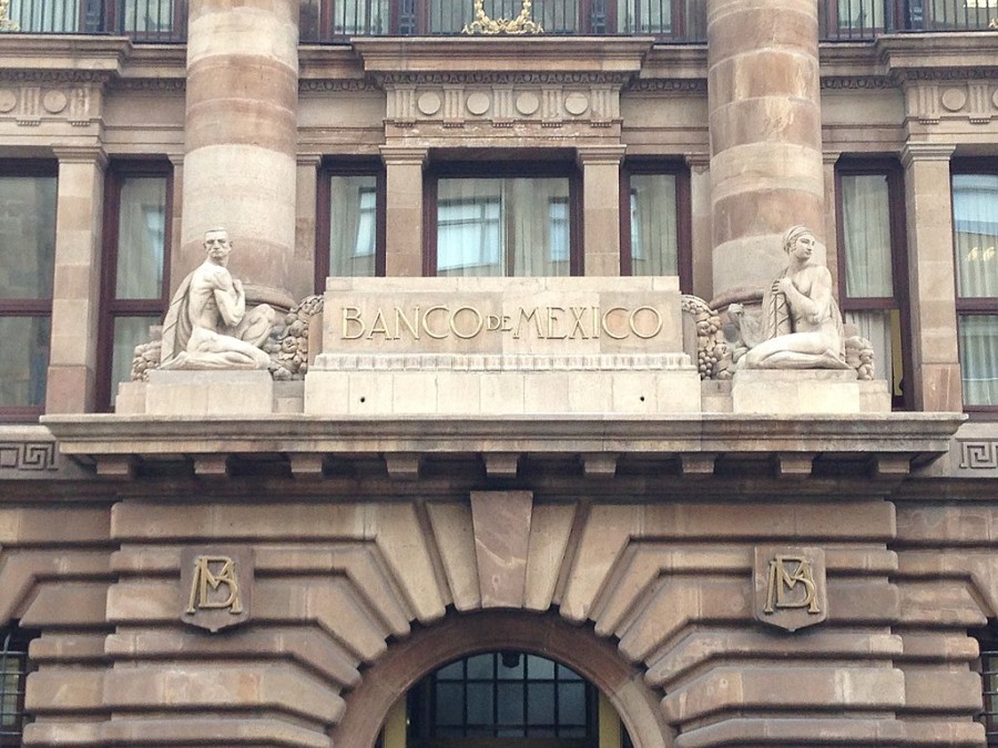 Banxico podría retrasar su ciclo de recortes de tasas hasta el primer o incluso el segundo trimestre de 2024, de acuerdo con analistas. Foto archivo