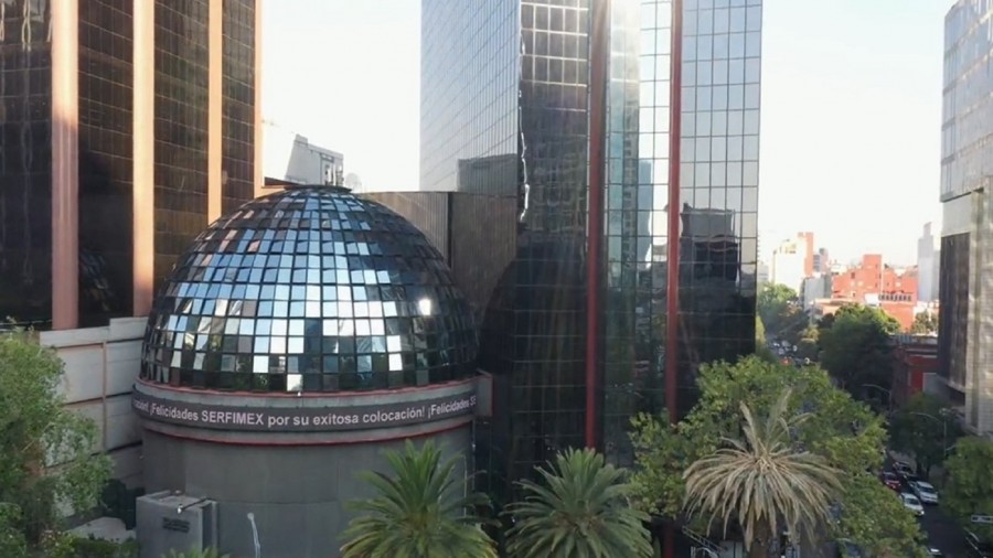 El edificio donde se alberga unos de los dos centros bursátiles del país. Foto archivo
