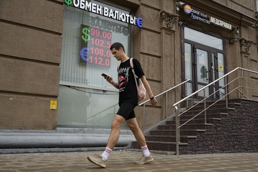 El Banco de Rusia elevó sorpresivamente el interés de referencia del país en 350 puntos básicos, de 8.5 a 12%. Foto de archivo
