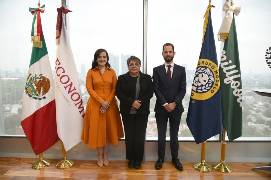 En el anuncio de inversión participó Raquel Buenrostro (centro), secretaria de Economía federal. Foto cortesía Grupo Modelo
