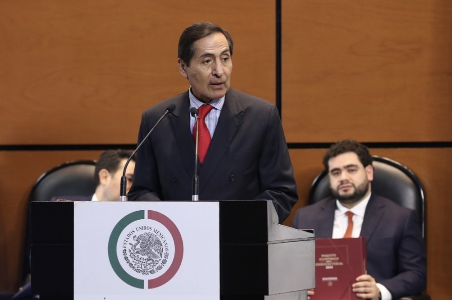 Rogelio Ramírez de la O, el secretario de Hacienda de México, durante la entrega del Paquete Económico 2024 en la Cámara de Diputados. Foto Diputados