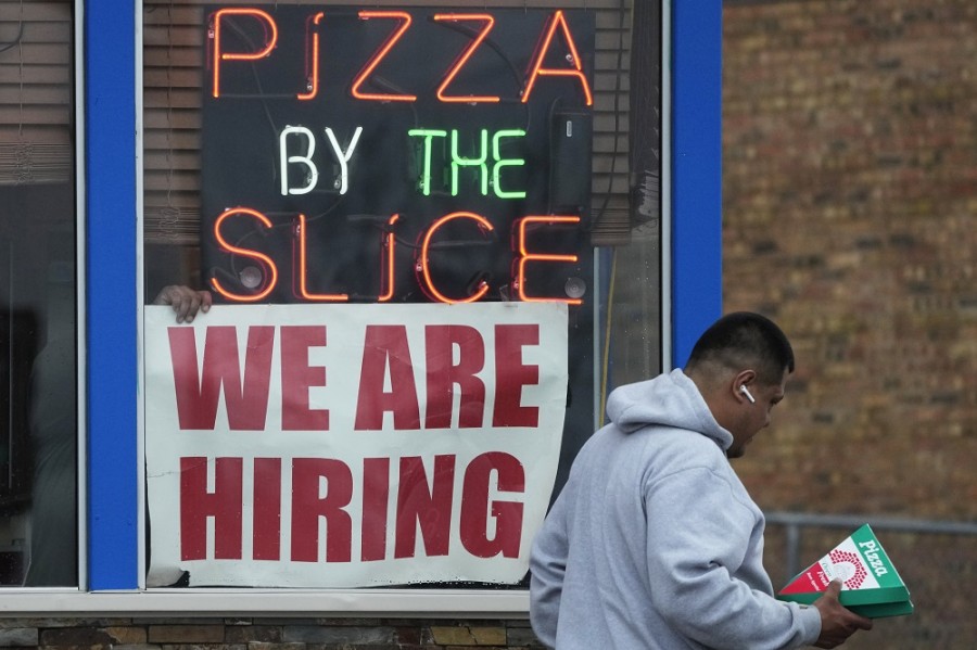 La creación de empleo en Estados Unidos se aceleró en septiembre con 336 mil nuevas plazas. Foto AP/Nam Y. Huh