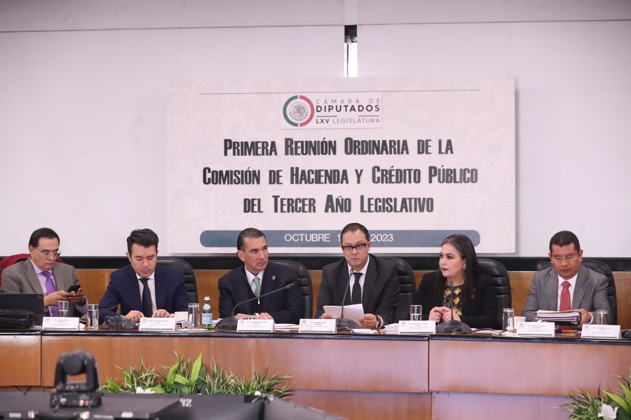 Gabriel Yorio dijo que el Paquete Económico para 2024 le permitirá al próximo gobierno iniciar sin presiones financieras. Foto Cámara de Diputados