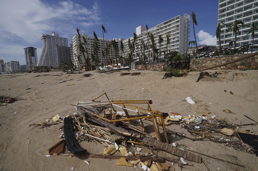 México inicia trabajos de limpieza y reconstrucción en Acapulco;  ayuda de entrega