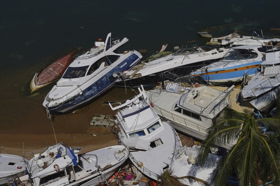 Barcos yacían en ruinas tras el paso del huracán Otis en Acapulco. Foto AP/Marco Ugarte